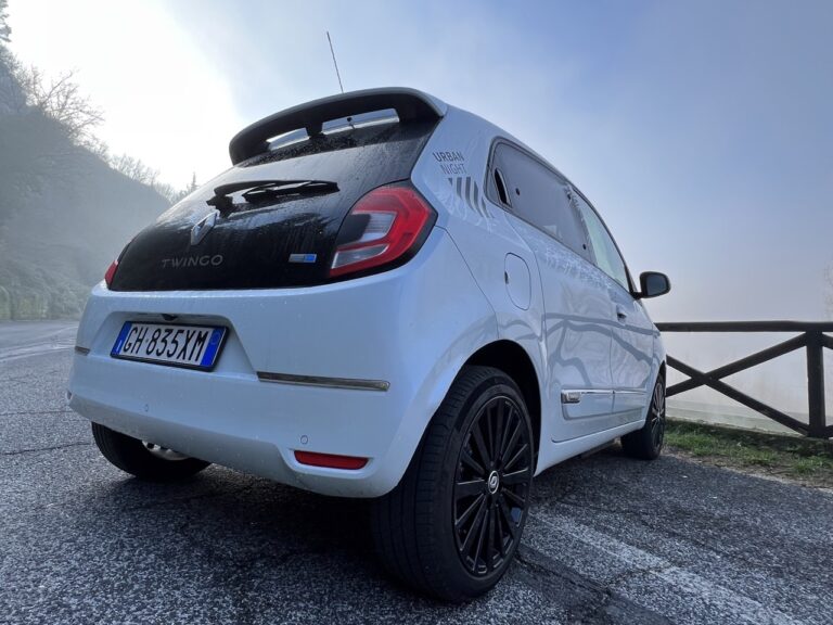 Renault Twingo E-Tech: le immagini