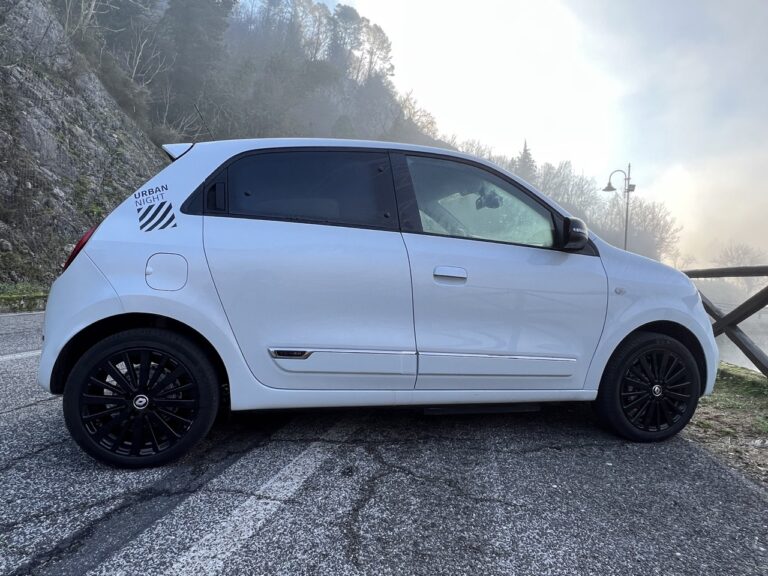Renault Twingo E-Tech: le immagini