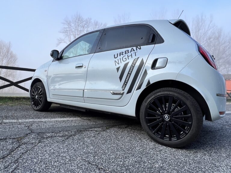 Renault Twingo E-Tech: le immagini