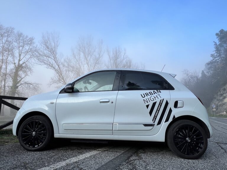 Renault Twingo E-Tech: le immagini