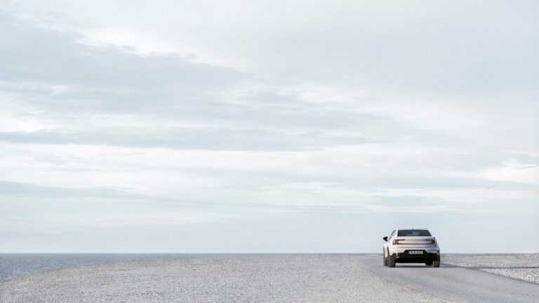 Polestar 2 2023: immagini ufficiali