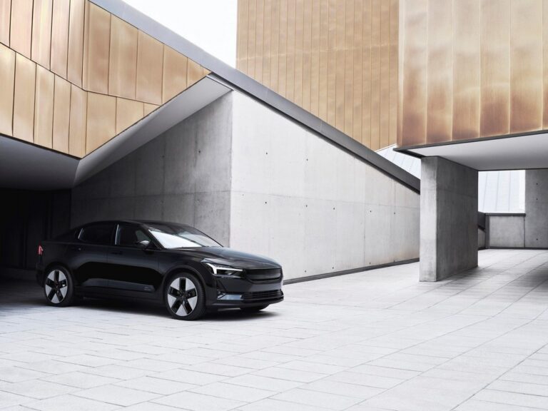Polestar 2 2023: immagini ufficiali