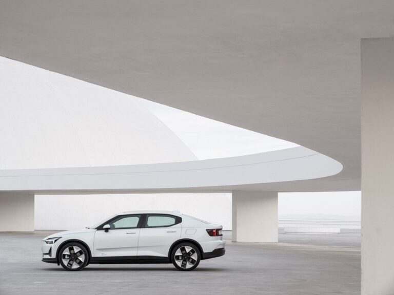 Polestar 2 2023: immagini ufficiali