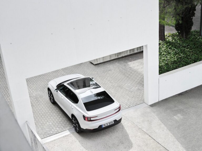 Polestar 2 2023: immagini ufficiali