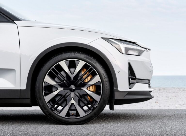 Polestar 2 2023: immagini ufficiali