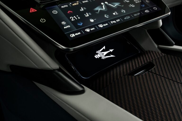 Maserati GranTurismo 2023: gli interni