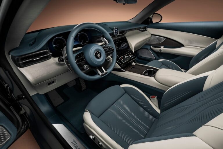 Maserati GranTurismo 2023: gli interni