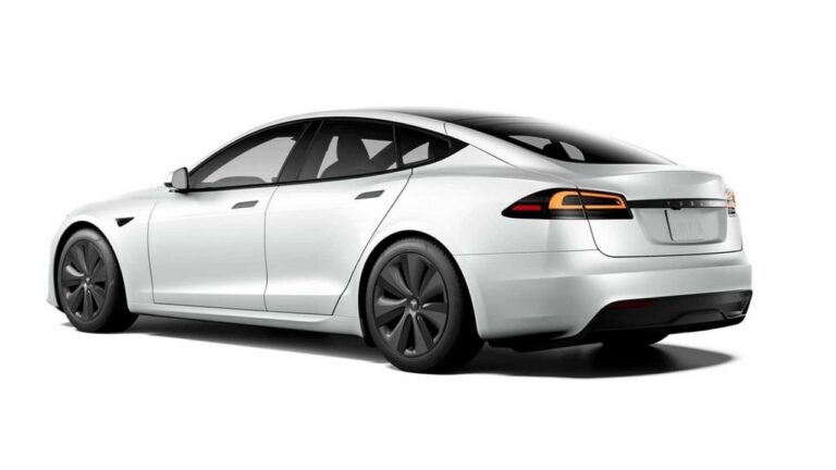 Tesla Model S 2023: le immagini