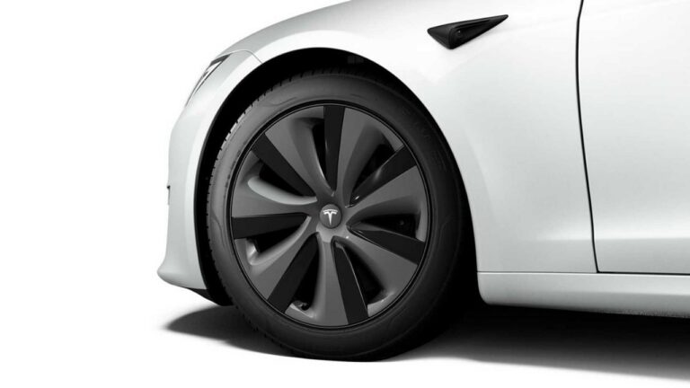 Tesla Model S 2023: le immagini