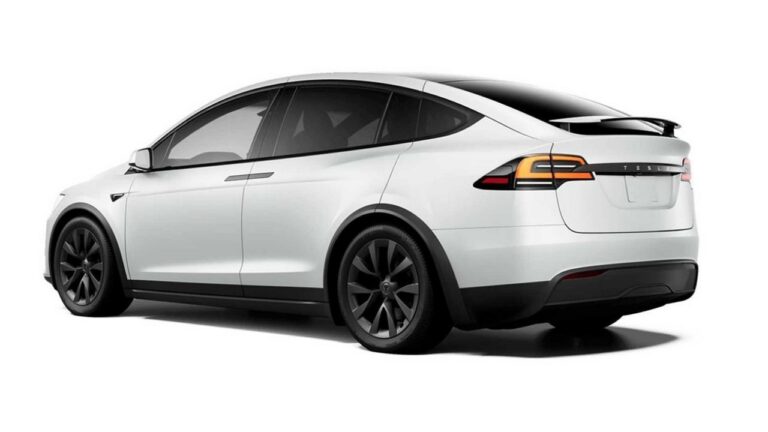 Tesla Model X 2023: le immagini