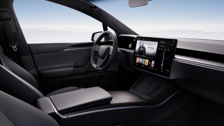 Tesla Model X 2023: le immagini