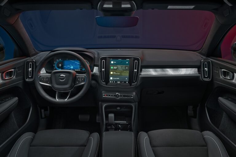 Volvo XC40 Recharge 2023: immagini ufficiali