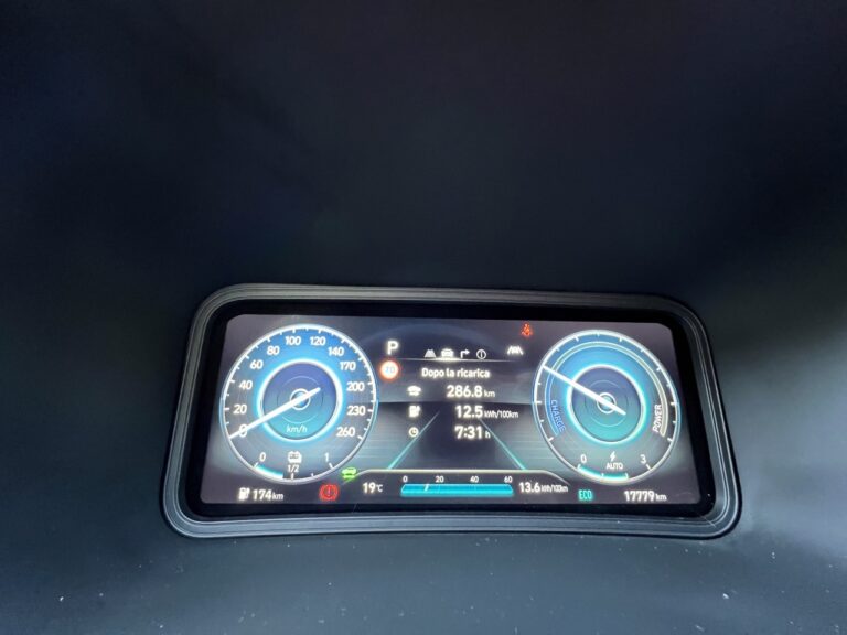 Hyundai Kona EV: le immagini