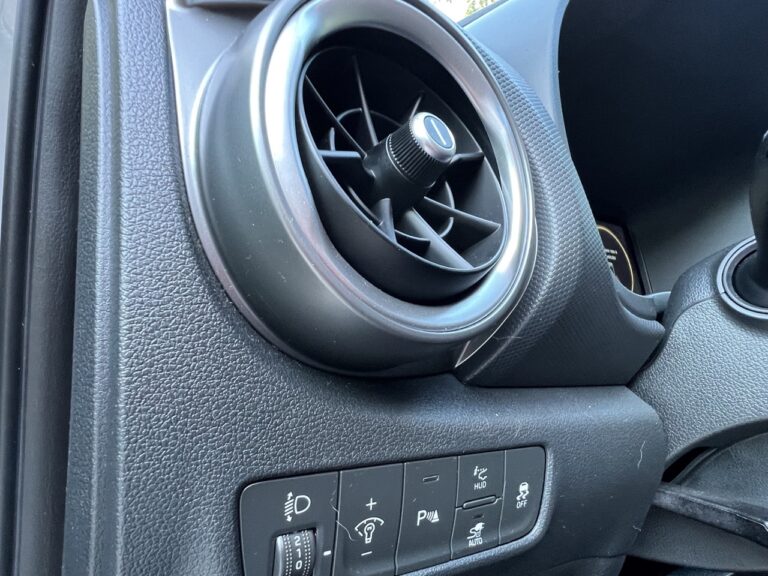 Hyundai Kona EV: le immagini