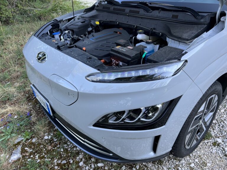 Hyundai Kona EV: le immagini