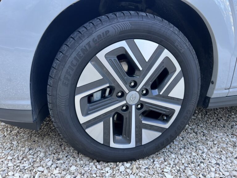 Hyundai Kona EV: le immagini