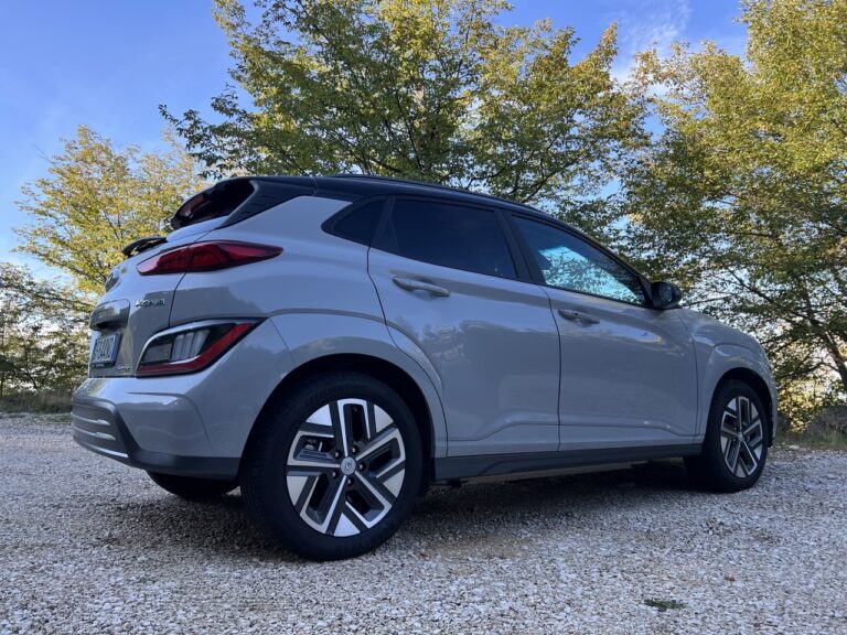 Hyundai Kona EV: le immagini