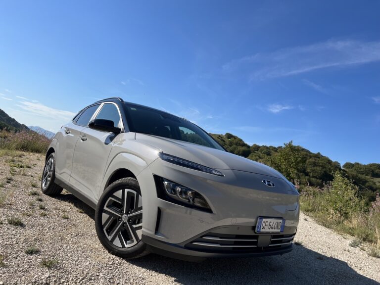 Hyundai Kona EV: le immagini