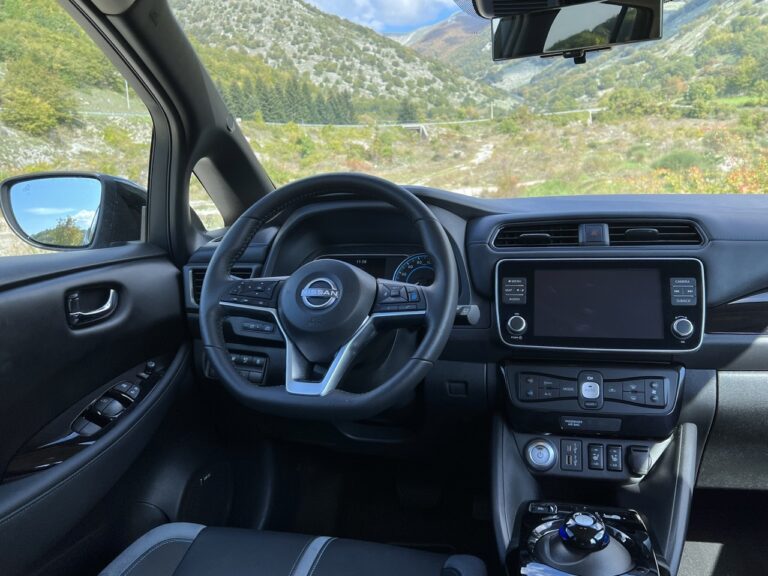 Nissan Leaf 62 kWh: le immagini