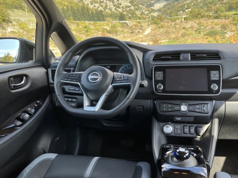 Nissan Leaf 62 kWh: le immagini