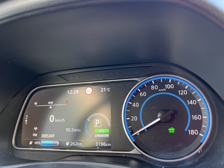 Nissan Leaf 62 kWh: le immagini