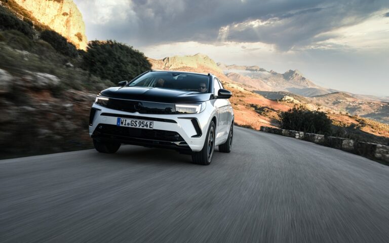 Opel Grandland Gse: immagini ufficiali