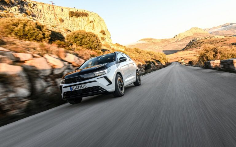 Opel Grandland Gse: immagini ufficiali