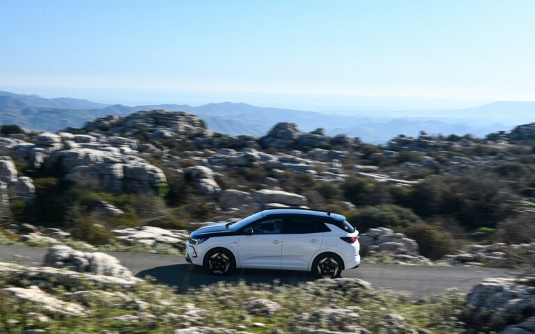 Opel Grandland Gse: immagini ufficiali