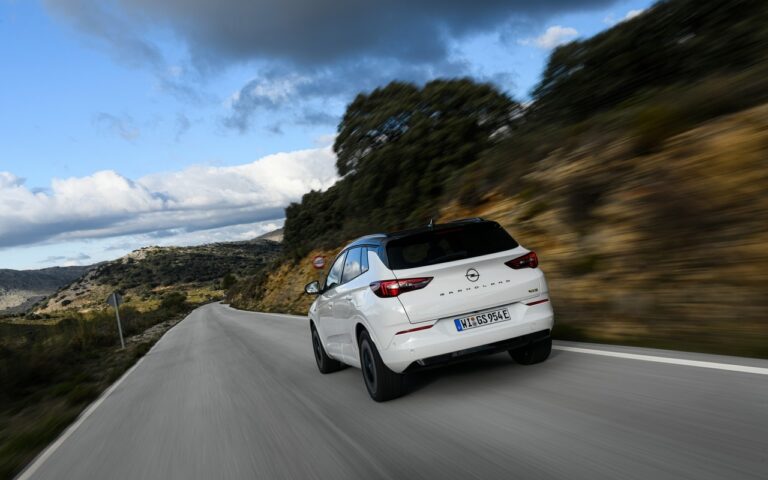 Opel Grandland Gse: immagini ufficiali