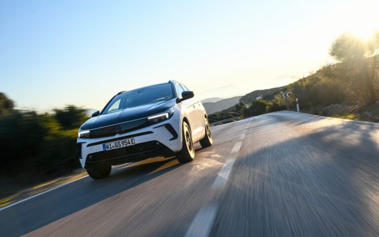 Opel Grandland Gse: immagini ufficiali