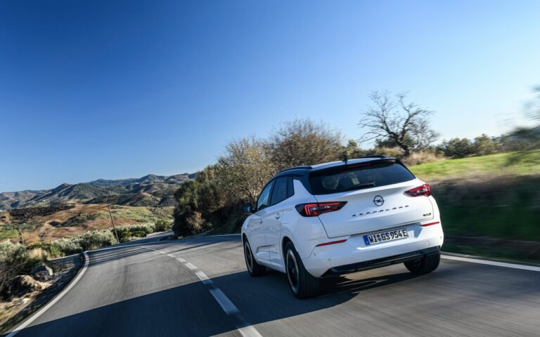 Opel Grandland Gse: immagini ufficiali