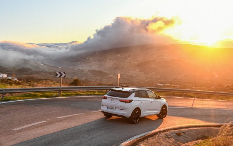 Opel Grandland Gse: immagini ufficiali