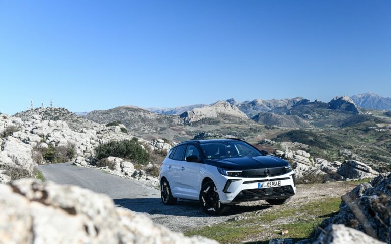 Opel Grandland Gse: immagini ufficiali