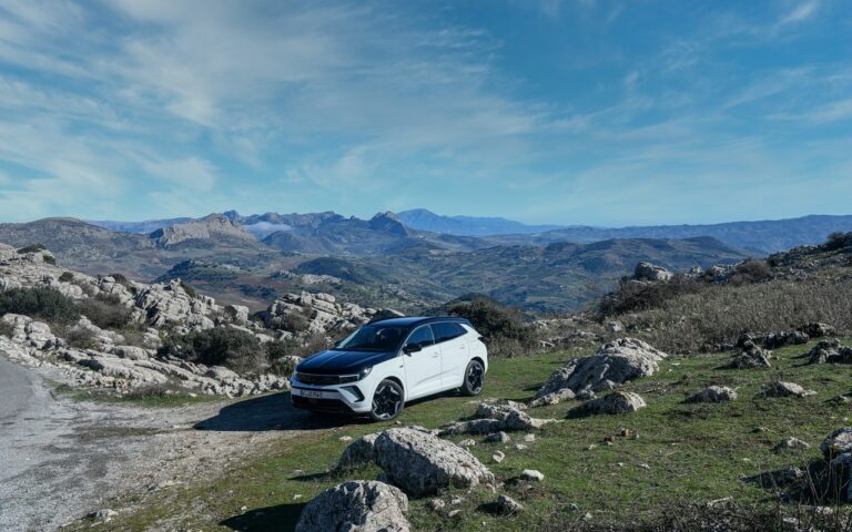 Opel Grandland Gse: immagini ufficiali