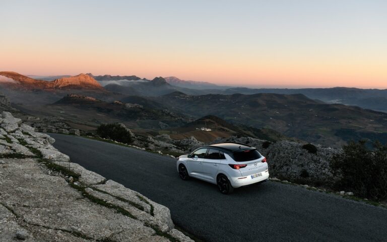 Opel Grandland Gse: immagini ufficiali