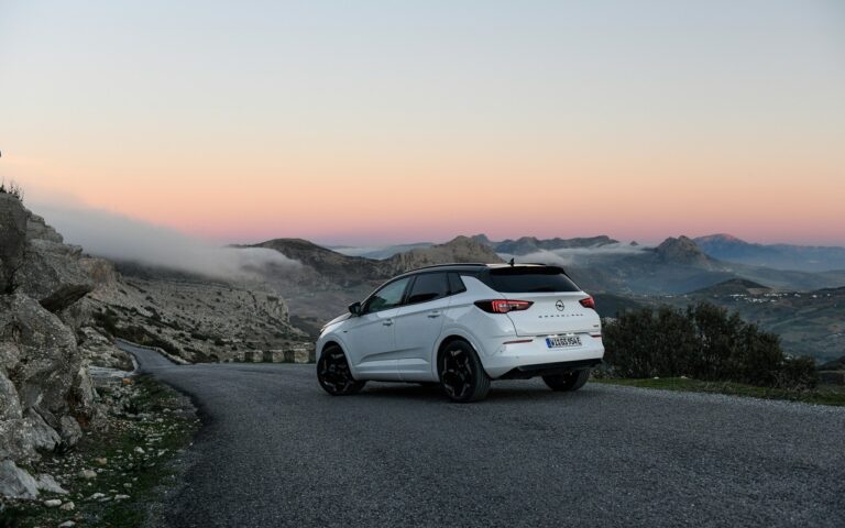 Opel Grandland Gse: immagini ufficiali