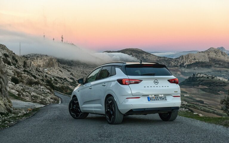 Opel Grandland Gse: immagini ufficiali