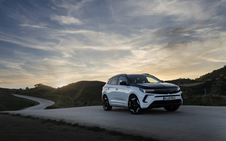 Opel Grandland Gse: immagini ufficiali