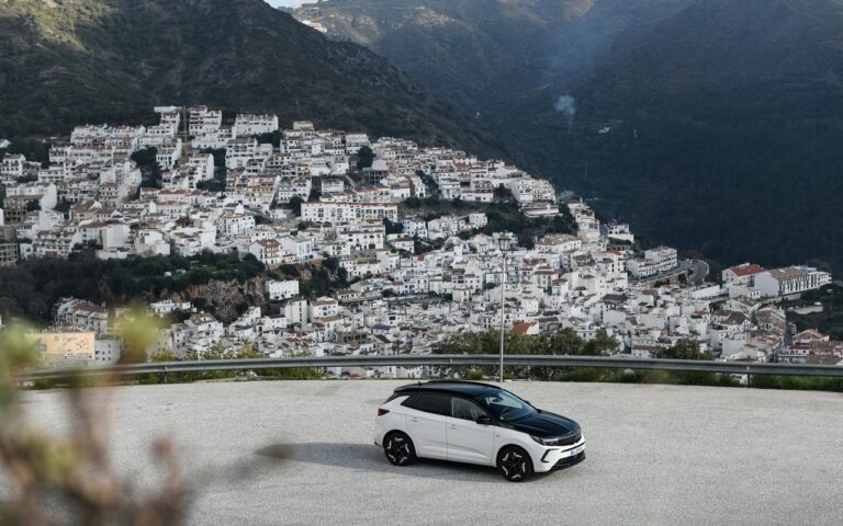 Opel Grandland Gse: immagini ufficiali