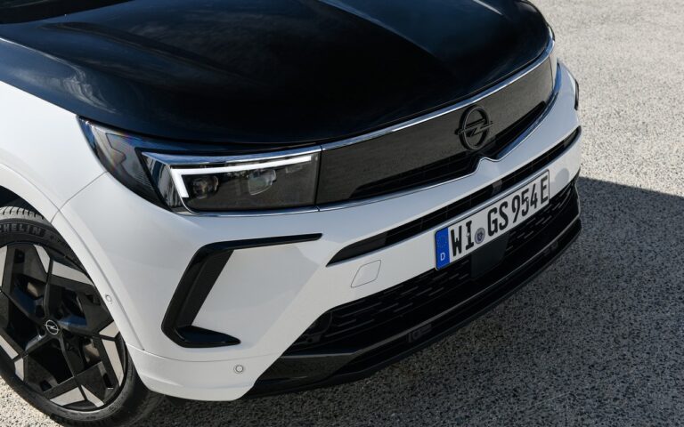 Opel Grandland Gse: immagini ufficiali