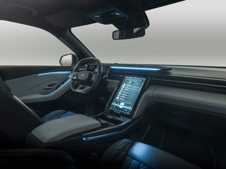 Ford Explorer 2023: immagini ufficiali