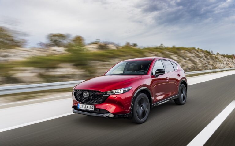 Mazda CX-5 2023: immagini ufficiali