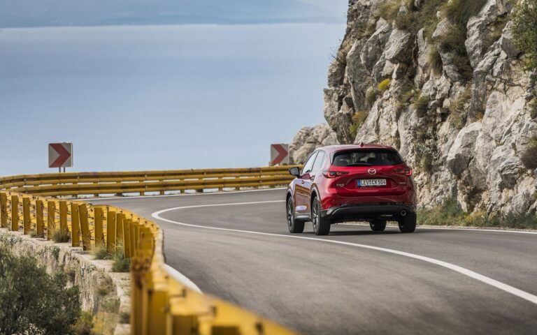 Mazda CX-5 2023: immagini ufficiali