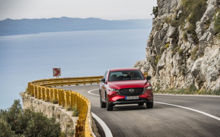 Mazda CX-5 2023: immagini ufficiali