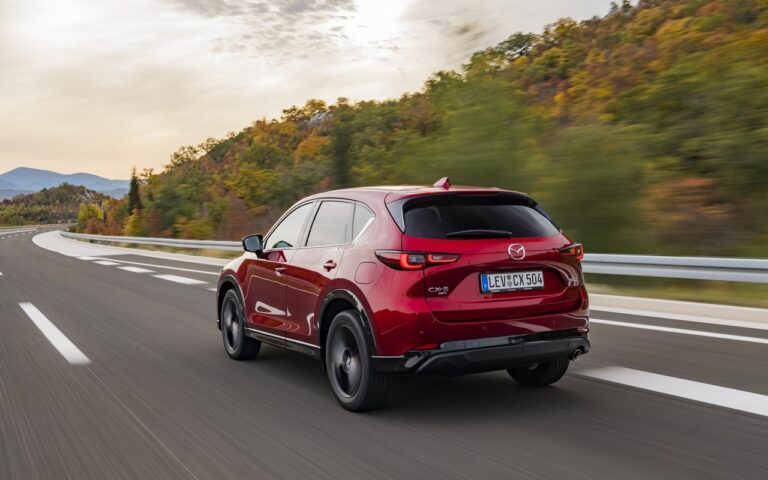 Mazda CX-5 2023: immagini ufficiali