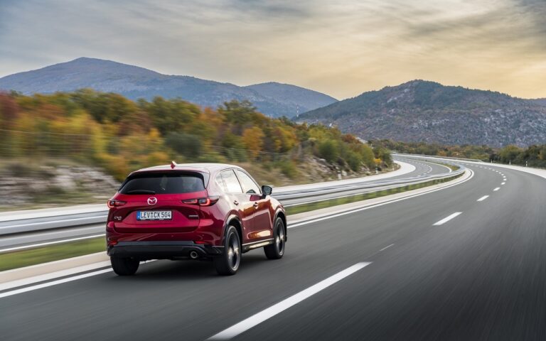 Mazda CX-5 2023: immagini ufficiali