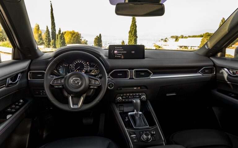 Mazda CX-5 2023: immagini ufficiali