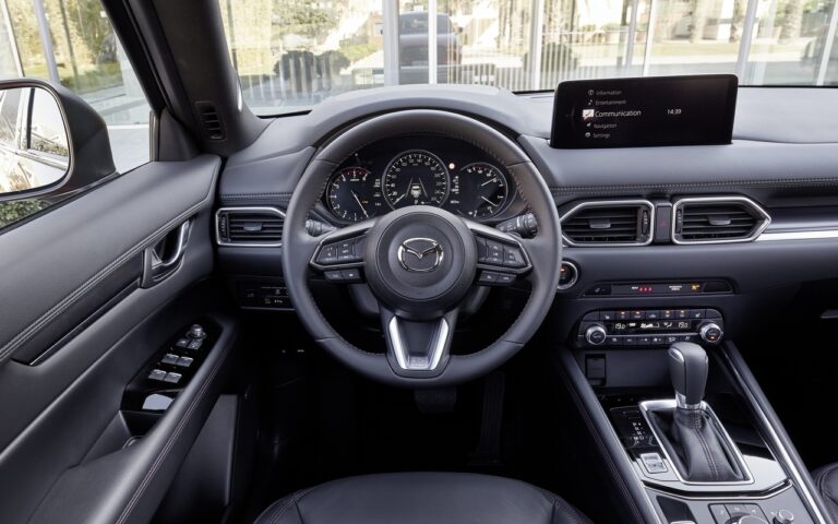 Mazda CX-5 2023: immagini ufficiali