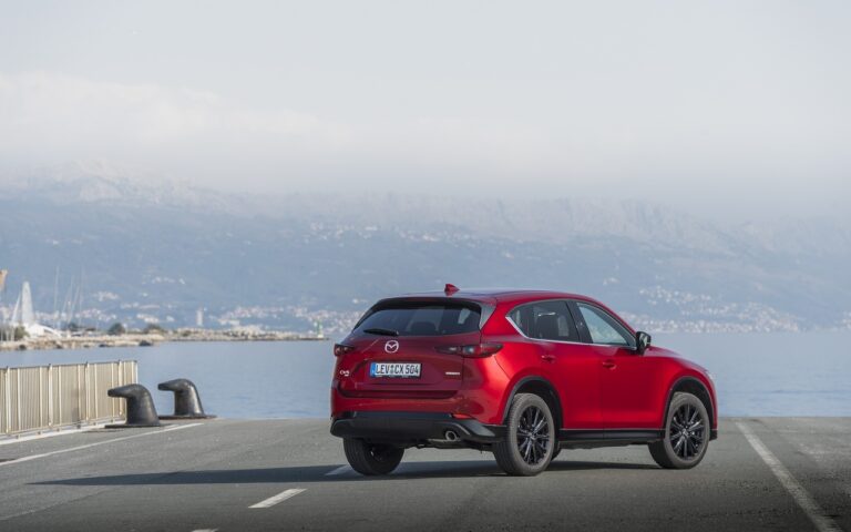 Mazda CX-5 2023: immagini ufficiali