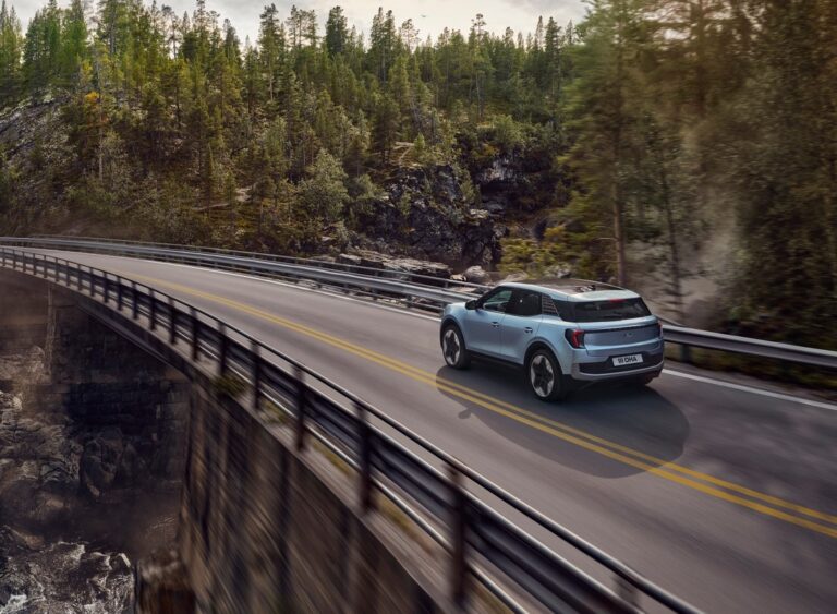Ford Explorer 2023: immagini ufficiali